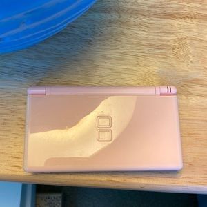Used Nintendo DS w charger